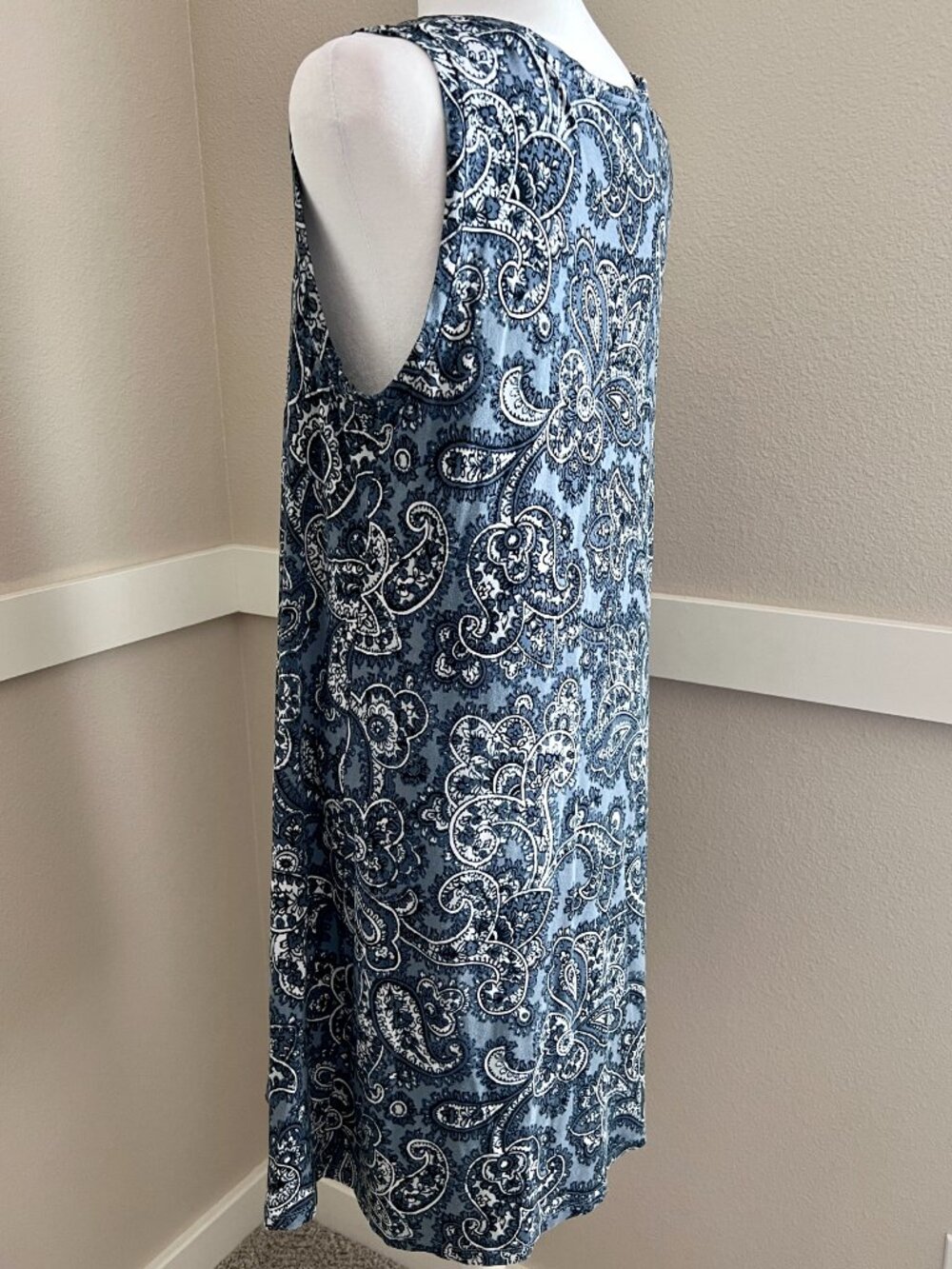 Ann Taylor LOFT Slate Blue Paisley Sleeveless Swing Shift Dress - Size Medium - Picture 9 of 11